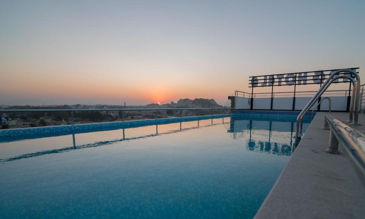 Npg Hotel Yelahanka Buitenkant foto